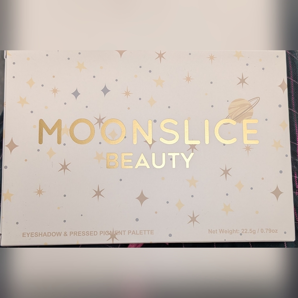 Moonslice Beauty Eyeshadow Palette 15 Colors !!